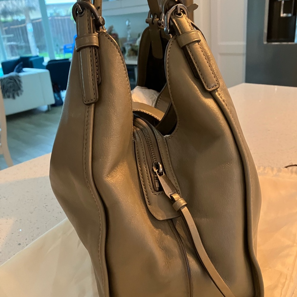 Coach Edie bag with 3 turn lock adjustable closures - Picture 8 of 14